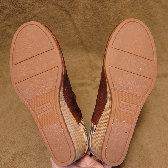 TOMS Kelsey Wedge Bootie SZ 7 Brown/Zebra Stripe Leather Round‎ Toe Pull On - Picture 5 of 11